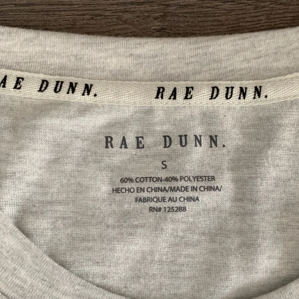 NWT Rae Dunn Gray 'Boss Lady' Top - Picture 4 of 4